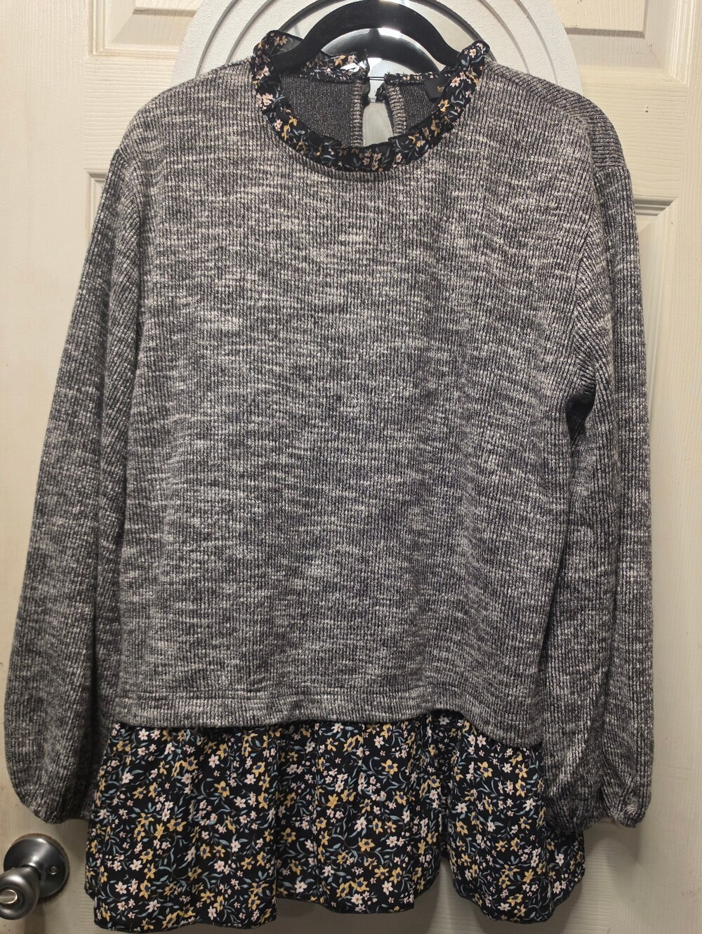 Suzanne Betro Gray Ribbed Knit Top with Floral Trim